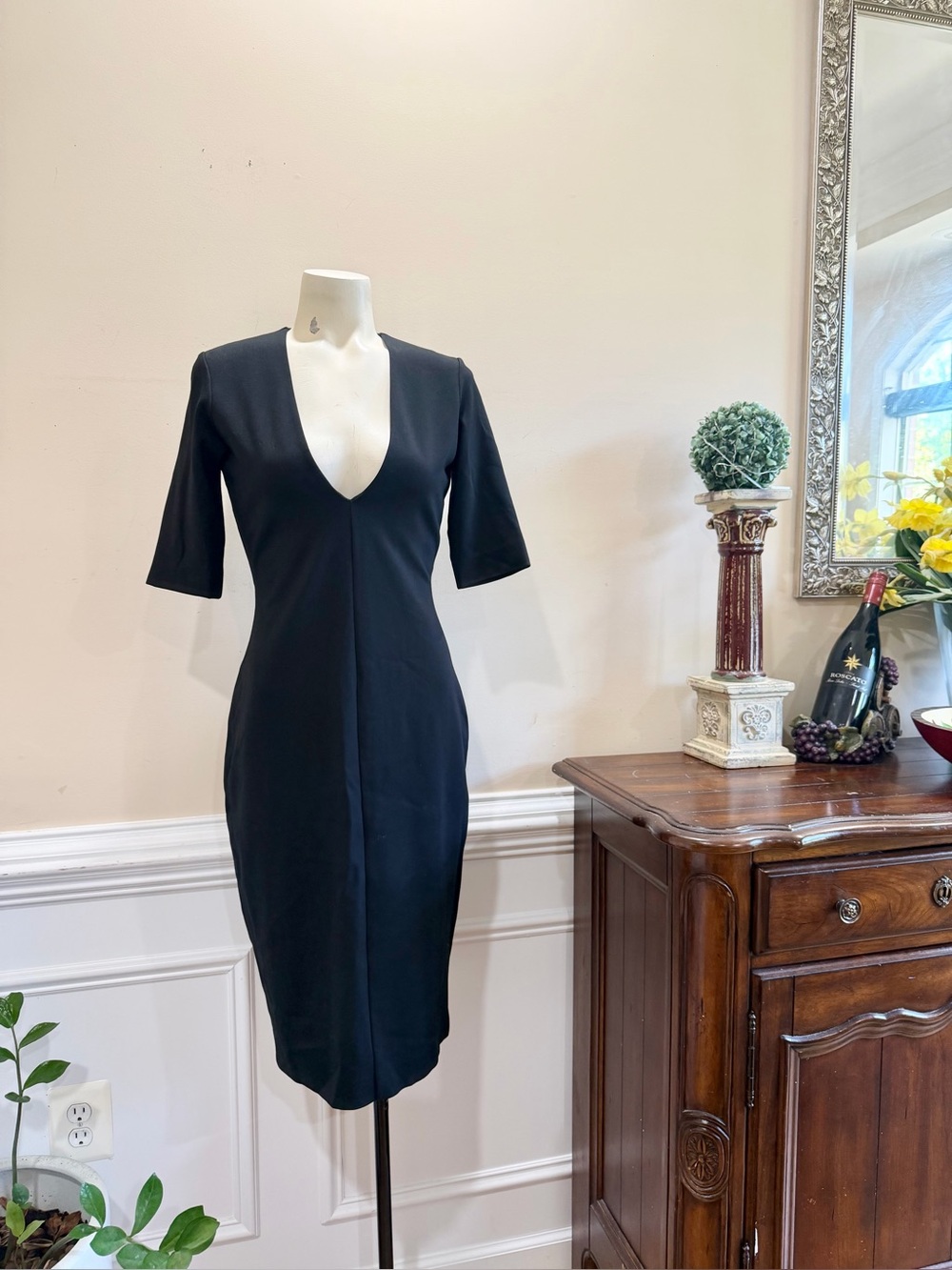 Babaton  Black V-Neck Sheath Dress